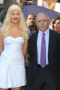 Christina-Aguilera---Walk-Of-Fame-Ceremony---Nov152010_151_2ff7f23f6ccea7482