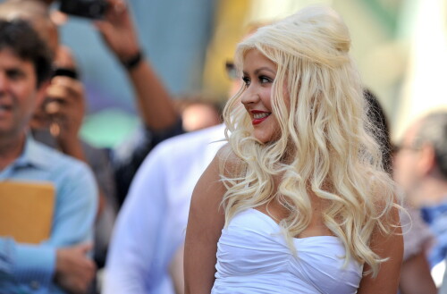 Christina-Aguilera---Walk-Of-Fame-Ceremony---Nov152010_163_2ac71b3d5c95fb253