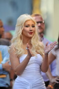 Christina-Aguilera---Walk-Of-Fame-Ceremony---Nov152010_164_2002d60f4796eef86