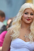 Christina-Aguilera---Walk-Of-Fame-Ceremony---Nov152010_169_2121ee42b90faac73