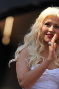 Christina-Aguilera---Walk-Of-Fame-Ceremony---Nov152010_171_2d334a638798d6766