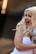 Christina-Aguilera---Walk-Of-Fame-Ceremony---Nov152010_173_2dd5a3547aa8c2943