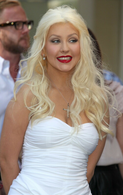 Christina-Aguilera---Walk-Of-Fame-Ceremony---Nov152010_174_2aafb2d4edbfc5990