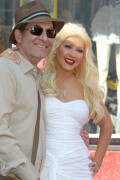 Christina-Aguilera---Walk-Of-Fame-Ceremony---Nov152010_181_26e82c0ac45b2912a