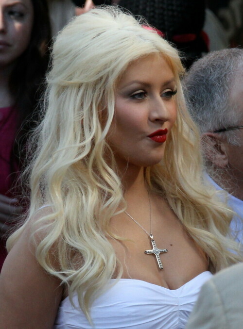 Christina-Aguilera---Walk-Of-Fame-Ceremony---Nov152010_18_2bd8e5247f348d706.jpeg