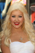 Christina-Aguilera---Walk-Of-Fame-Ceremony---Nov152010_190_26b7f5ab0c6c0e866