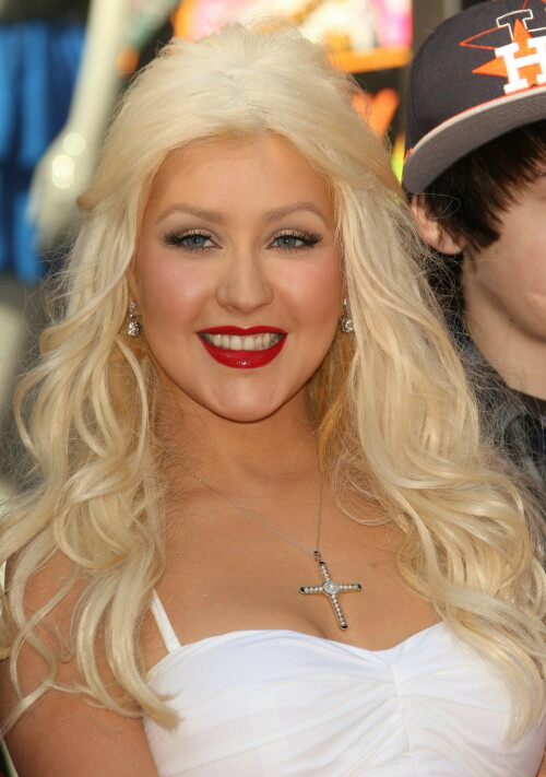 Christina-Aguilera---Walk-Of-Fame-Ceremony---Nov152010_197_2373c872b9e231ed2.jpeg