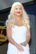 Christina-Aguilera---Walk-Of-Fame-Ceremony---Nov152010_199_297246f7cb69689c8