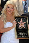 Christina-Aguilera---Walk-Of-Fame-Ceremony---Nov152010_220_2ebb767beaa63688a