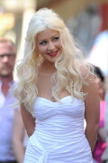 Christina-Aguilera---Walk-Of-Fame-Ceremony---Nov152010_222_217dde21dd30f5422