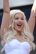 Christina-Aguilera---Walk-Of-Fame-Ceremony---Nov152010_225_2a63cb02b215cebe8