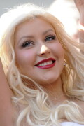 Christina-Aguilera---Walk-Of-Fame-Ceremony---Nov152010_226_26ca240acfb2ed640