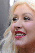 Christina-Aguilera---Walk-Of-Fame-Ceremony---Nov152010_228_2cd734518658e22d5