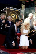 Christina-Aguilera---Walk-Of-Fame-Ceremony---Nov152010_32_259691d689bedcd0f