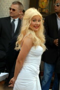 Christina-Aguilera---Walk-Of-Fame-Ceremony---Nov152010_42_259febb4630d4fa4d