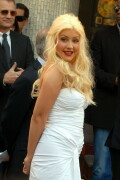 Christina-Aguilera---Walk-Of-Fame-Ceremony---Nov152010_45_2155c93390f831782