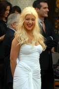 Christina-Aguilera---Walk-Of-Fame-Ceremony---Nov152010_51_20475c10c323fb64d