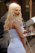 Christina-Aguilera---Walk-Of-Fame-Ceremony---Nov152010_60_213aef01510522c6b