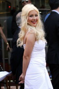 Christina-Aguilera---Walk-Of-Fame-Ceremony---Nov152010_85_22569226ab30429d8