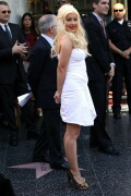 Christina-Aguilera---Walk-Of-Fame-Ceremony---Nov152010_87_2fa91446656ac8563