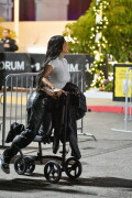 KimKardashian_BrokenLeg_Dec172024_46c1072bfa009eb10