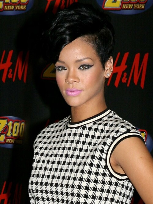 Rihanna_Z100_JinleBall_PressRoom_Dec122008_001f98bc80b3eac5fd5.jpeg