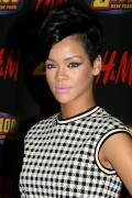 Rihanna_Z100_JinleBall_PressRoom_Dec122008_001f98bc80b3eac5fd5