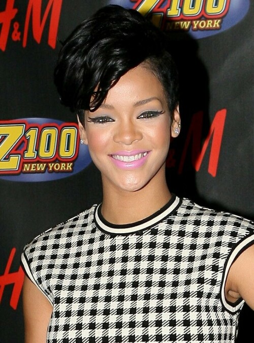 Rihanna_Z100_JinleBall_PressRoom_Dec122008_002bedbc5741dea2700.jpeg