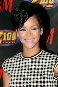 Rihanna_Z100_JinleBall_PressRoom_Dec122008_002bedbc5741dea2700