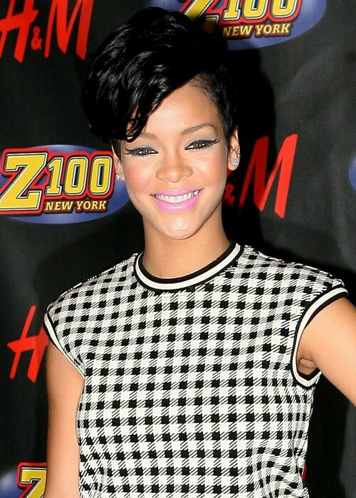 Rihanna_Z100_JinleBall_PressRoom_Dec122008_004757b08495cd2825b.jpeg