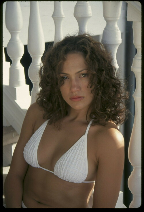 jenniferlopez_clubmed_bahamas_may-15-1997_54_25910a00aaf975f66.jpeg