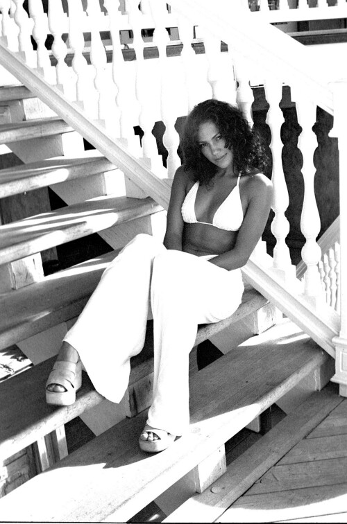 jenniferlopez_clubmed_bahamas_may-15-1997_59_2fcefdc441f66ea2b.jpeg