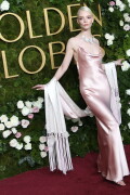 AnyaTaylorJoy_2025_GoldenGlobes_11812e74139ab0939f3