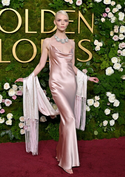 AnyaTaylorJoy_2025_GoldenGlobes_1284913ea3e6dd055bf.jpeg