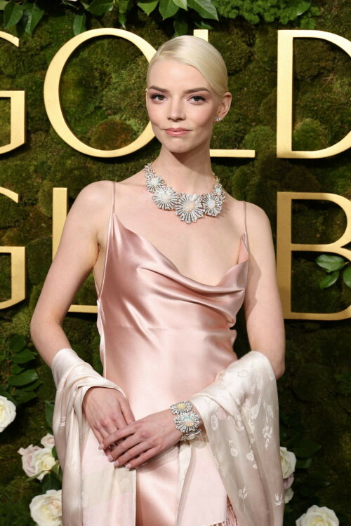 AnyaTaylorJoy_2025_GoldenGlobes_12facc8c3f712a5728.jpeg