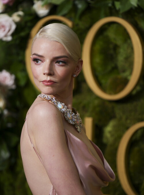 AnyaTaylorJoy_2025_GoldenGlobes_1414ab1bc4568ef8e0d.jpeg