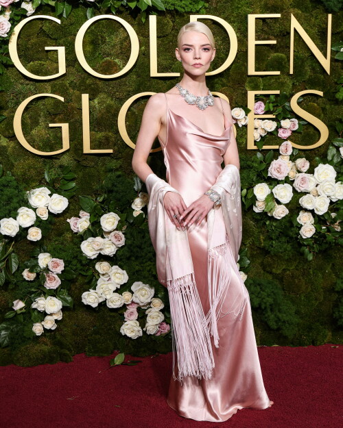 AnyaTaylorJoy_2025_GoldenGlobes_162ed09422acc85acfb.jpeg