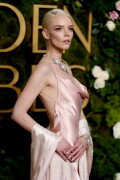 AnyaTaylorJoy_2025_GoldenGlobes_43e9235df2776aa409