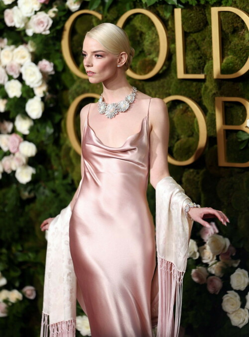 AnyaTaylorJoy_2025_GoldenGlobes_521d5cee775ab68d81.jpeg