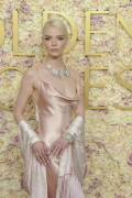 AnyaTaylorJoy_2025_GoldenGlobes_6045c9e97ee75ccfeb