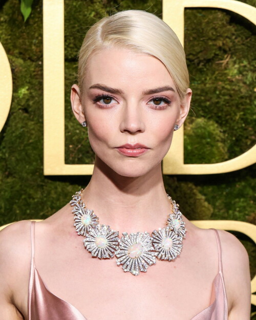 AnyaTaylorJoy_2025_GoldenGlobes_705be6ff61118b9f79.jpeg