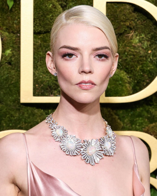 AnyaTaylorJoy_2025_GoldenGlobes_71d5cebfa0db82f743.jpeg