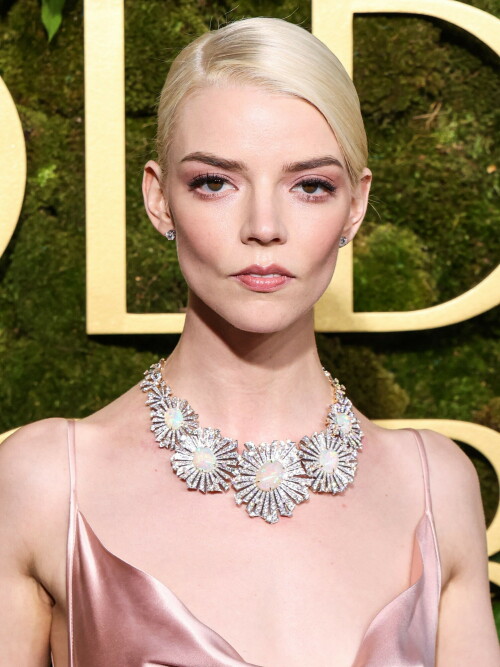 AnyaTaylorJoy_2025_GoldenGlobes_745dc08792945687ce.jpeg