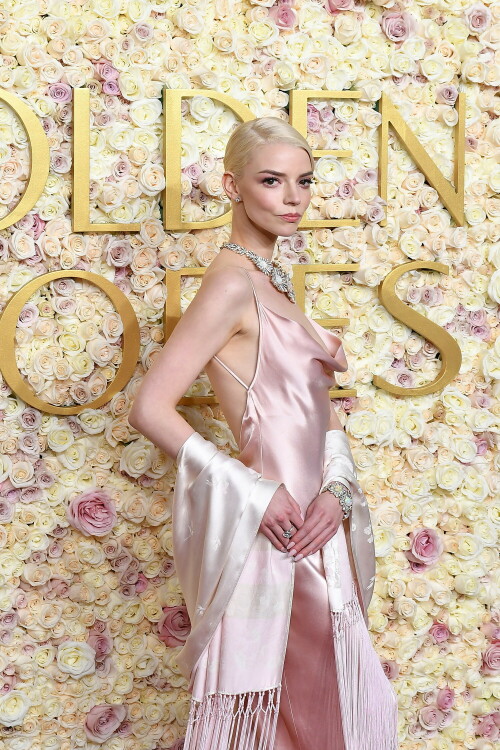 AnyaTaylorJoy_2025_GoldenGlobes_9553fe774ac303845a.jpeg