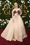 ElleFanning_2025_GoldenGlobes_21ac53205b433ced16