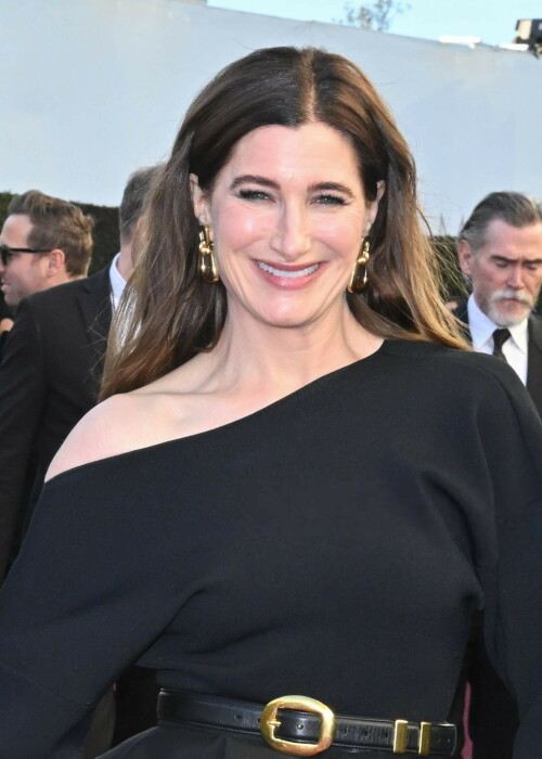 KathrynHahn_2025GoldenGlobes_2449ae5e33a6431000.jpeg