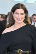 KathrynHahn_2025GoldenGlobes_2449ae5e33a6431000