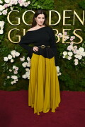 KathrynHahn_2025GoldenGlobes_365ade7e92ec3e73a4