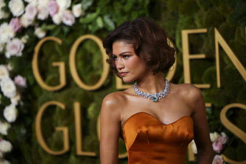 Zendaya_2025_GoldenGlobes_64a2ee38d4d176ec13