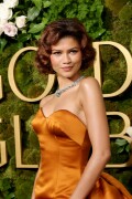 Zendaya_2025_GoldenGlobes_803124b45fd49a284